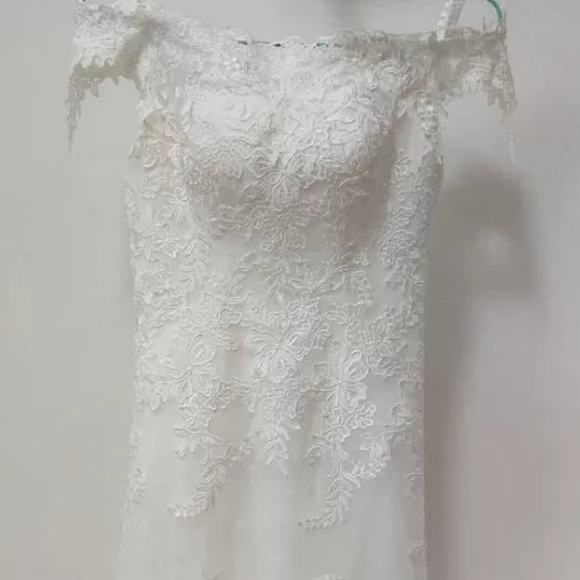 Brand NEW Wedding dress, with tags!!! - Picture 7 of 11